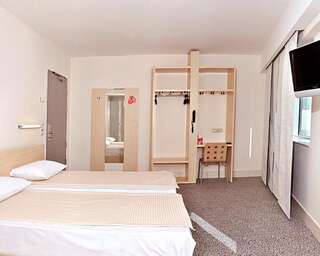 Отель Hello Hotels Gara de Nord Бухарест Стандартный двухместный номер с 2 отдельными кроватями-1