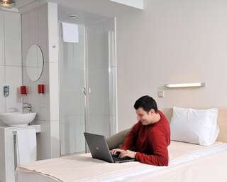 Отель Hello Hotels Gara de Nord Бухарест Стандартный двухместный номер с 2 отдельными кроватями-2