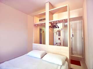 Отель Hello Hotels Gara de Nord Бухарест Семейный номер (для 2 взрослых и 1 ребенка)-5